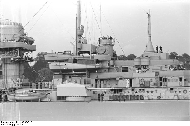 Bundesarchiv_Bild_193-06-7-16,_Schlachtschiff_Bismarck.jpg